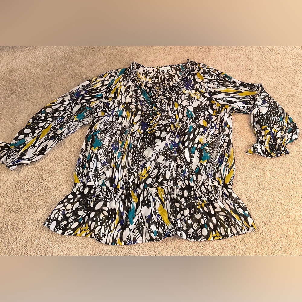 Fashion Bug bold abstract print smocked elastic around the waist. Size 1X - Picture 2 of 10